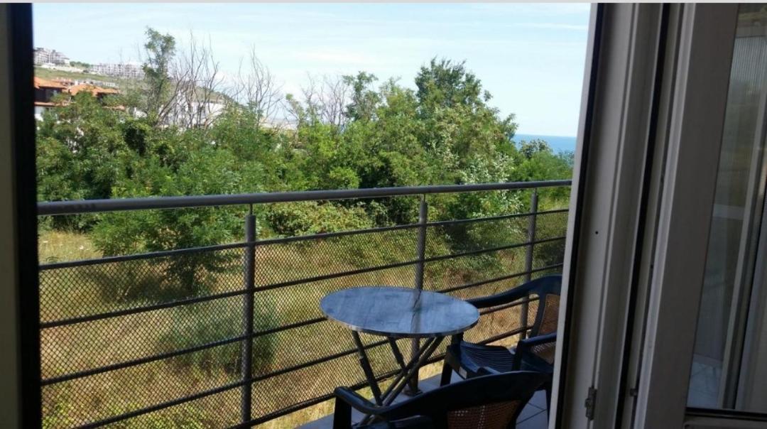 Rose Apartment On The Beach بايالا المظهر الخارجي الصورة