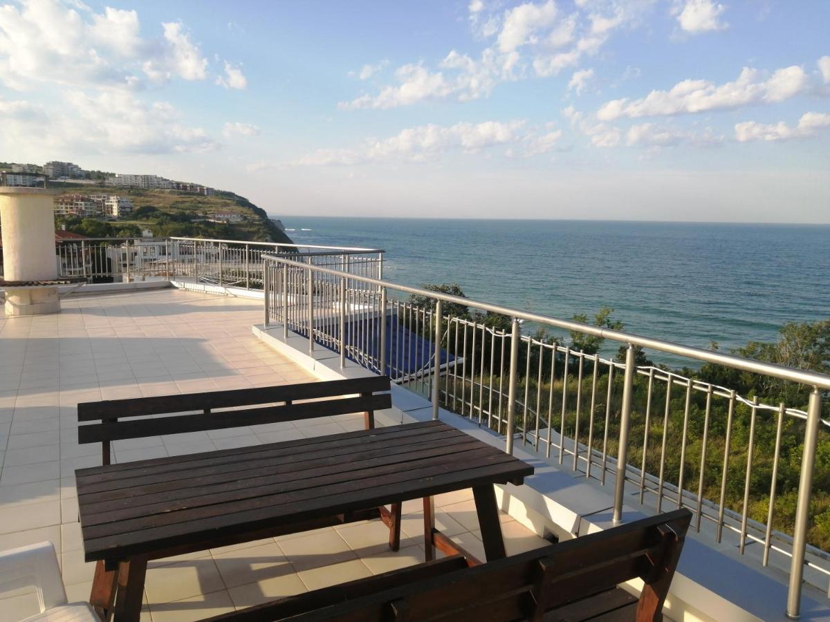 Rose Apartment On The Beach بايالا المظهر الخارجي الصورة